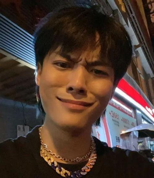 网红吃瓜抓哥,揭秘娱乐圈幕后真相